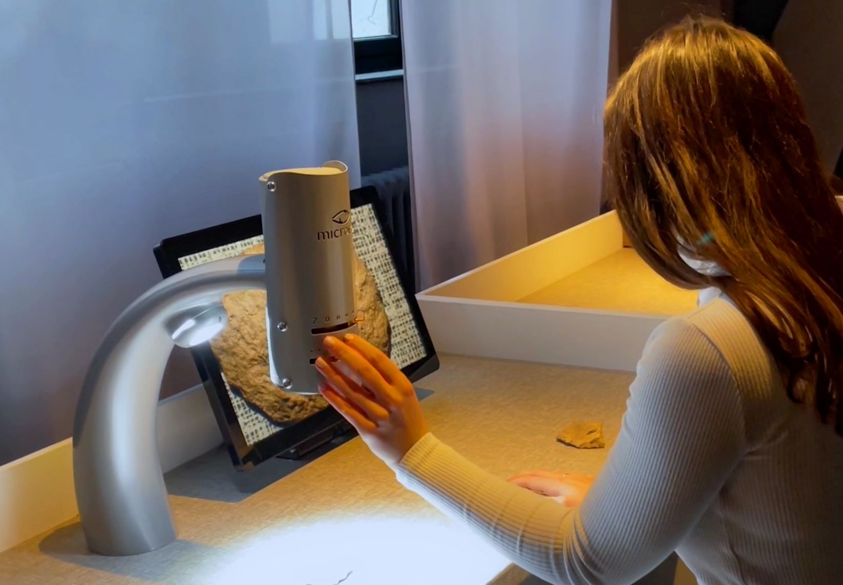 FSJlerin Clara bei der Recherchearbeit im Historischen Museum